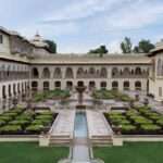 Rambagh_Palace_hotel_Jaipur_lobby_courtyard